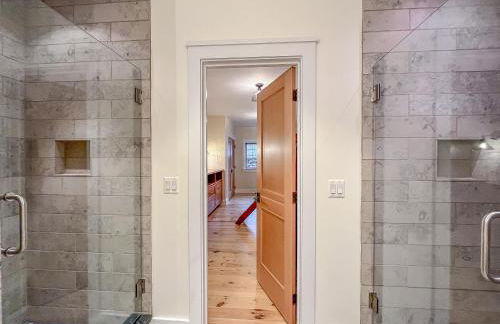 Stunning Luxury Ski-InSki-Out Home w Hot Tub - Foto 40