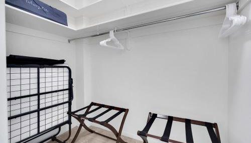 Boutique DCA Unit-Sleeps 7-Free Parking-Great Spot - Foto 4, wardrobe