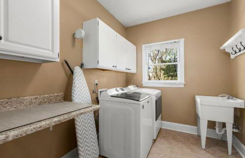 HotTub, FirePit, Basketball, 15 Min To Sedgefield - Photo 61