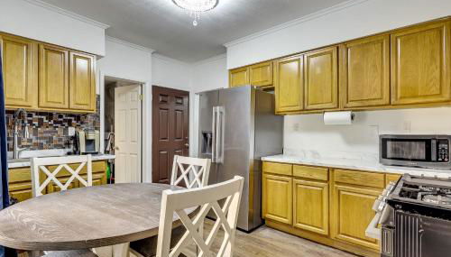 Walk to Public Transit! Pet-Friendly Lodi Apt - Foto 2