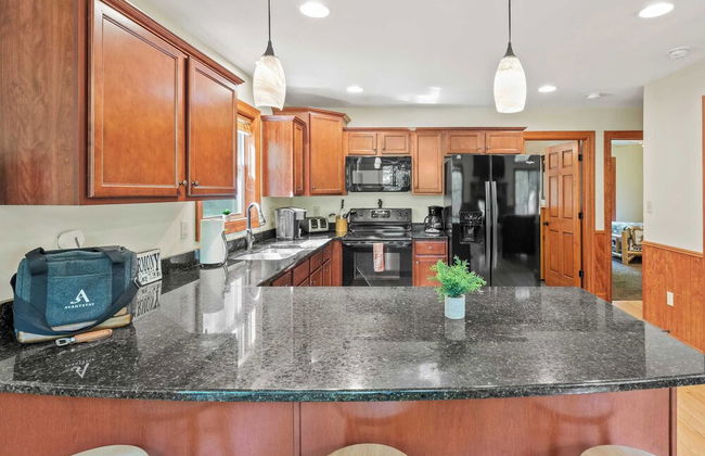 Bear Paw Lodge by Avantstay Hot Tub, Deck, & Fire Pit - Foto 14