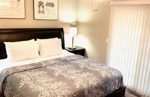 The House Hotels - 4 Beds, huge yard, secluded, and central! - Foto 41