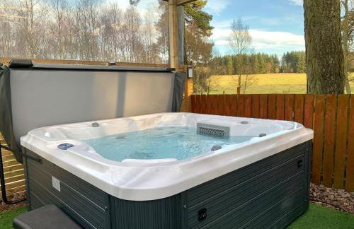 Lovely Semi-rural Caravan & Hot Tub - Sleeps Fam 6 - Photo 5