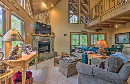 Spacious Maggie Valley Cabin with Hot Tub and MTN View - Foto 3