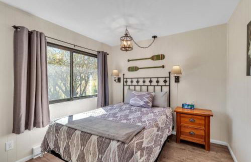 Cozy Cabin Retreat with Scenic Views cabin - Foto 22