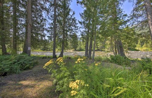 Expansive Moyie Riverfront Cabin - Pets Welcome! - Foto 35