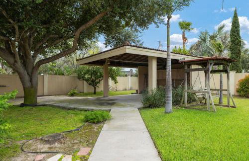 Valley Getaway! Pool House - Photo 23