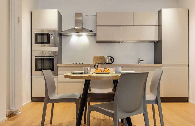 Charming Home - Photo 13