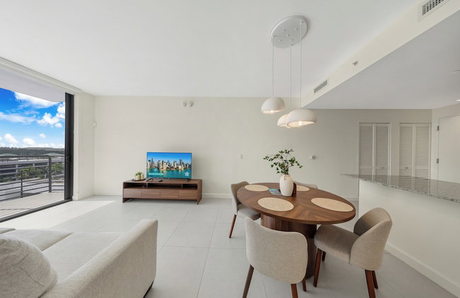 Downtown Doral Condo w-Free Parking - Foto 89