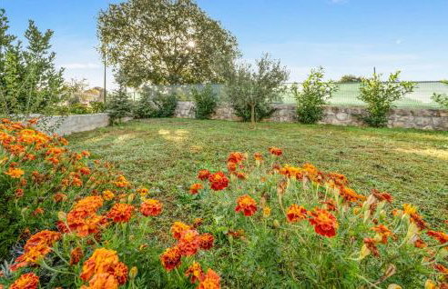 Awesome Home In Unesic - Foto 14