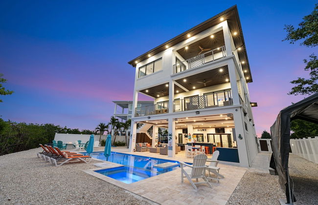 Luxury Seaside Escape Pool Dock Scenic Views - Foto 2