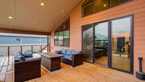 Mendenhall Valley Escape with Furnished Deck! - Foto 3