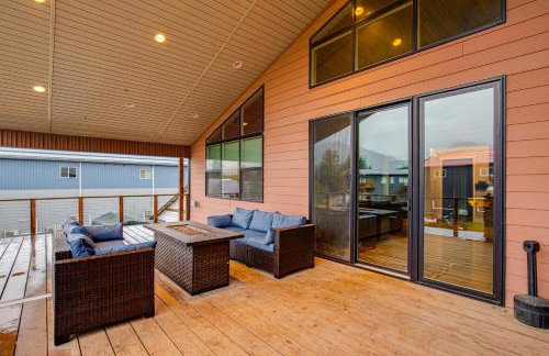 Mendenhall Valley Escape with Furnished Deck! - Foto 3