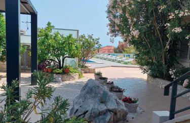 Villa Confido - Luxury 3BR Apartment with Private Pool near Trogir - Photo 21