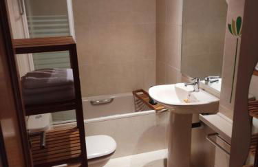 Apartamento luminoso cerca de Plenilunio y aeropuerto con garaje, piscina y vigilancia 24h - Photo 10