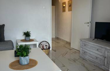 Sunny Beachfront Apartment - Foto 18