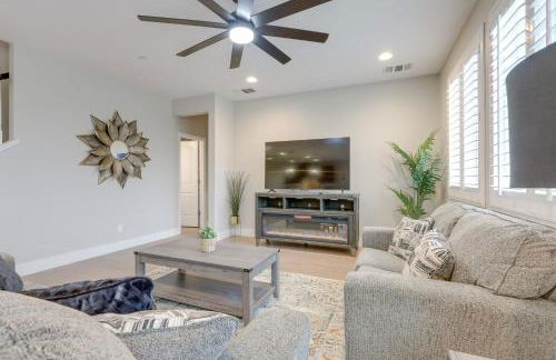 Luxe Roseville Home with Pool and Hot Tub! - Foto 6