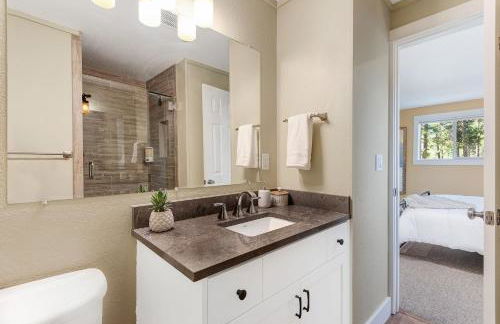 Walk to Everything! Hot tub, SHARC passes - Foto 17