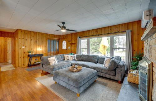 Game Room, Hot Tub and Fire Pit Pocono Lake Escape! - Foto 6