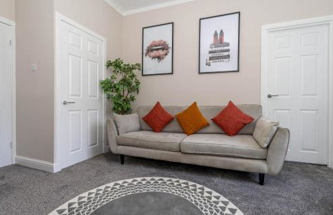 4 Bedrooms Homely House - Sleeps 6 Comfortably with 6 Double Beds,Glasgow, Free Street Parking, Business Travellers, Contractors, & Holiday-Goers, Near All Major Transport Links in Glasgow & City Centre, Perfect for Common Wealth Games 2026 - Foto 17