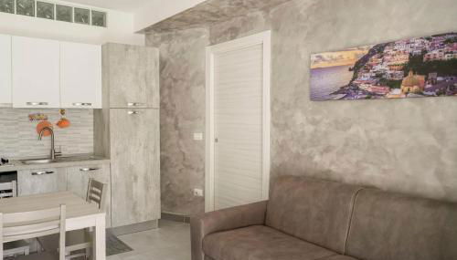 De Rosa Home Appartamento 4 posti letto, vicino al centro e al mare, con terrazza, aria condizionata, parcheggio privato e wifi - Foto 2