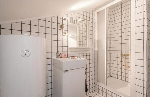 4 Bedroom Gorgeous Home In Jurdani - Photo 52