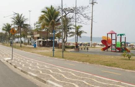 Casa com piscina em Bertioga 700m da praia - Foto 14
