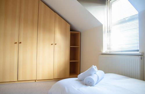 4x Bed Elegant Home with Parking - Photo 33