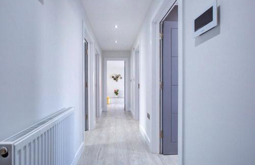 Hybrid Resi - Uxbridge, On-site car or van parking, near London Heathrow Airport - Photo 37