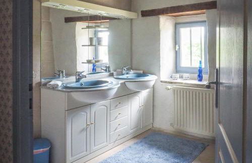 Holiday Home in Saint-laurent-de-la-salle With Pool - Foto 16