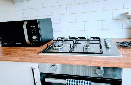 Modern 3 Bed House with Parking for Families and Contractors - Foto 29