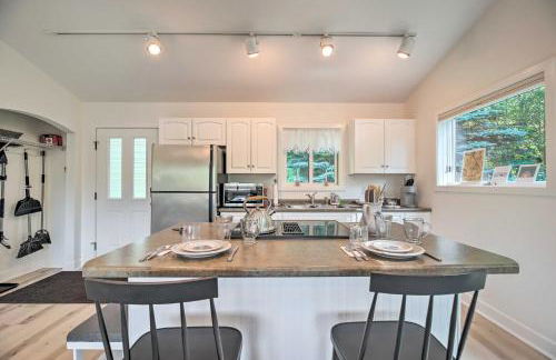 Airy and Bright Hideaway Near Smugglers Notch! - Foto 10