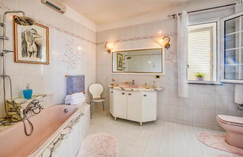 Amazing Home In Siracusa With Wifi - Photo 22