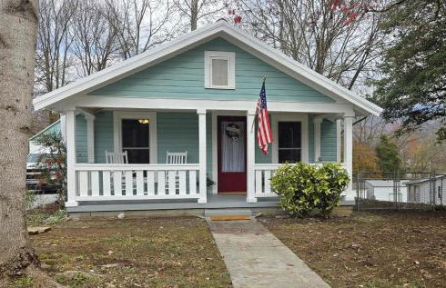 Charming Downtown Bungalow I Explore-Shop-Eat - Foto 1