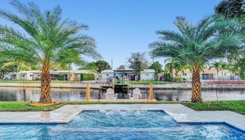 New! Waterfront Heated Pool & Jacuzzi 2 mi to Beach - Fishing Pier Relaxing SPA & Hammock - Foto 3, Garden, Garden view