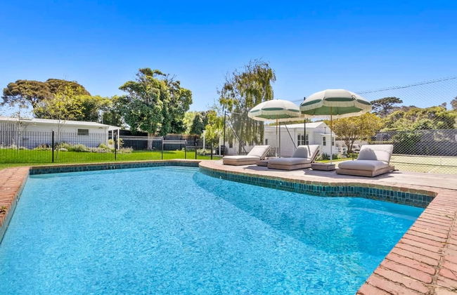 Portsea Paradise Pool and Tennis Court - Photo 3