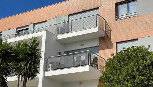 Stylish & Spacious Apartment with Balcony - Foto 2