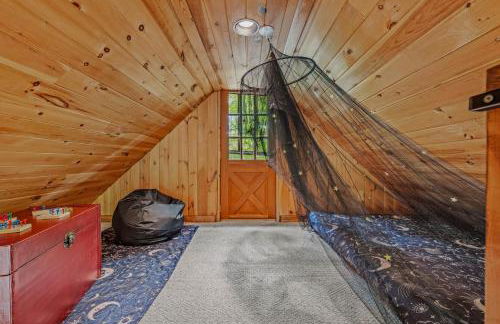 Seventh Heaven - Hot Tub, Pet Friendly, Grill, Wifi, Deck, Covered Porch, Family Friendly, Kid's Loft, King Bed - Foto 44