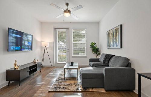 Spacious 1 BR Apt|King Bed| Pool|Gym|Clse 2 Beach. - Foto 2