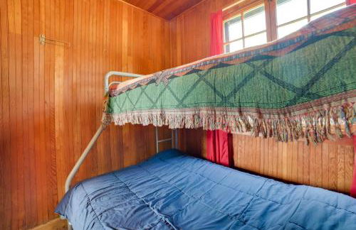 Water-View Deck! Cabin 4 on Les Cheneaux Islands - Photo 18