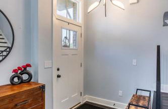 Lux Home 5 mins to Grand Park with Private Garage-Family Friendly - Foto 9