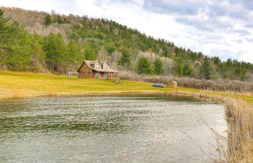 Log Cabin with Pond and Trail Access in Almond! - Foto 32