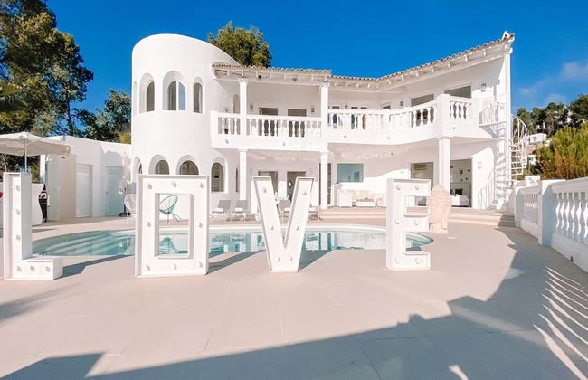 Premium Villa With Private Pool - Photo 14