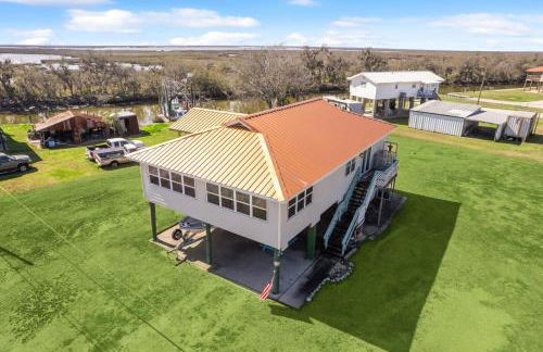 Port Sulphur Retreat with 2 Balconies and Arcade - Foto 23