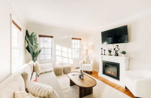 Enchanting and comfy urban cottage with renovated rustic den by Como Park & MN State Fair - Foto 1