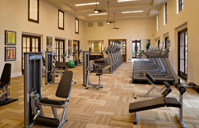 Global Luxury Suites at The Village - Photo 47