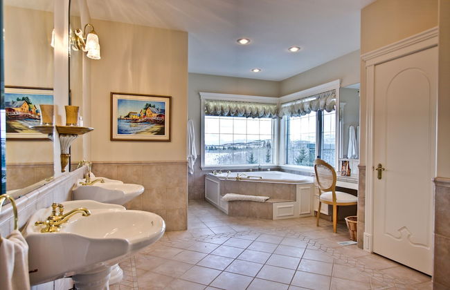 Ghost Lake Manor House - Foto 2