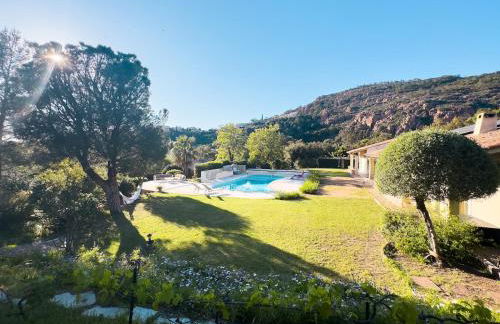 Exclusive Authentic Riviera Villa - Private Pool, Pétanque Court, Panoramic Mediterranean Sea & Estérel Mountain Views - Foto 73