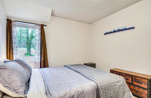 Lake Oswego Condo with Balcony, 3 Mi to the Water! - Foto 19