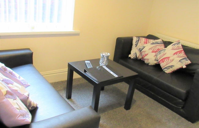 Spacious Apartment Heaton - Photo 8